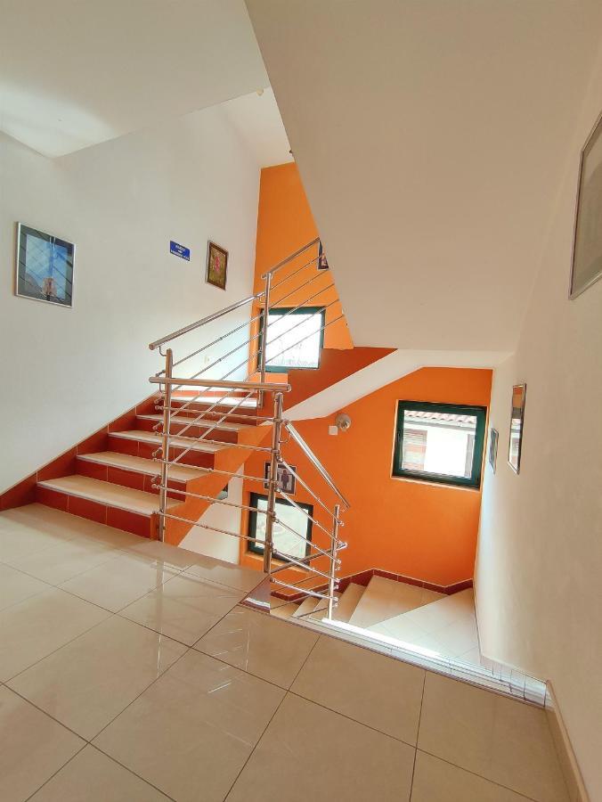 Hotel Prvan Vrgorac Екстер'єр фото