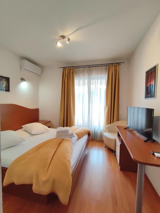 Hotel Prvan Vrgorac Екстер'єр фото