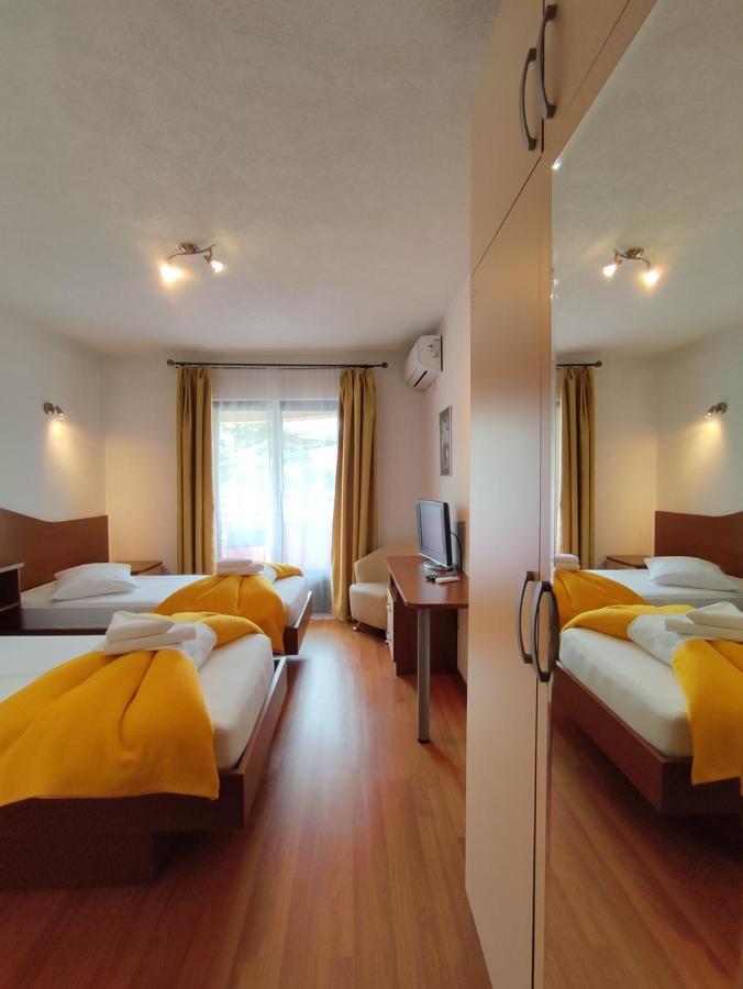 Hotel Prvan Vrgorac Екстер'єр фото