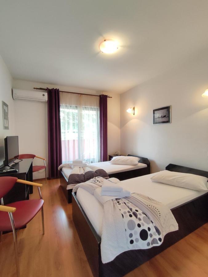 Hotel Prvan Vrgorac Екстер'єр фото