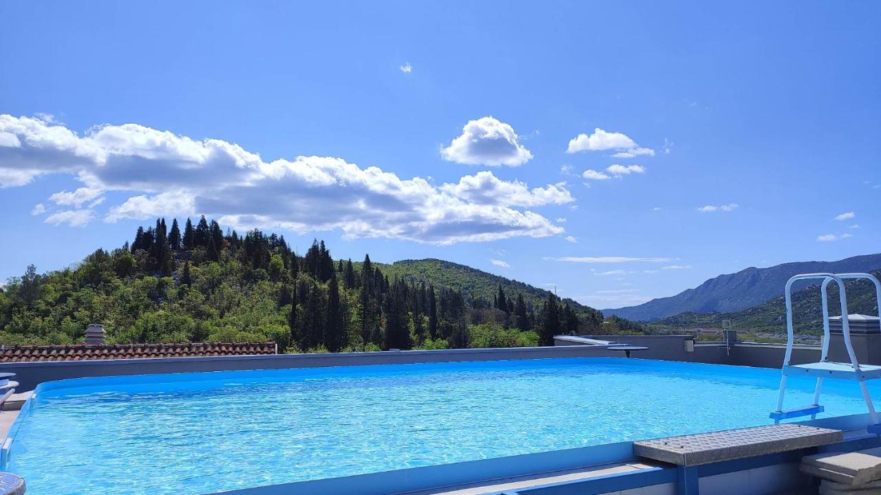 Hotel Prvan Vrgorac Екстер'єр фото