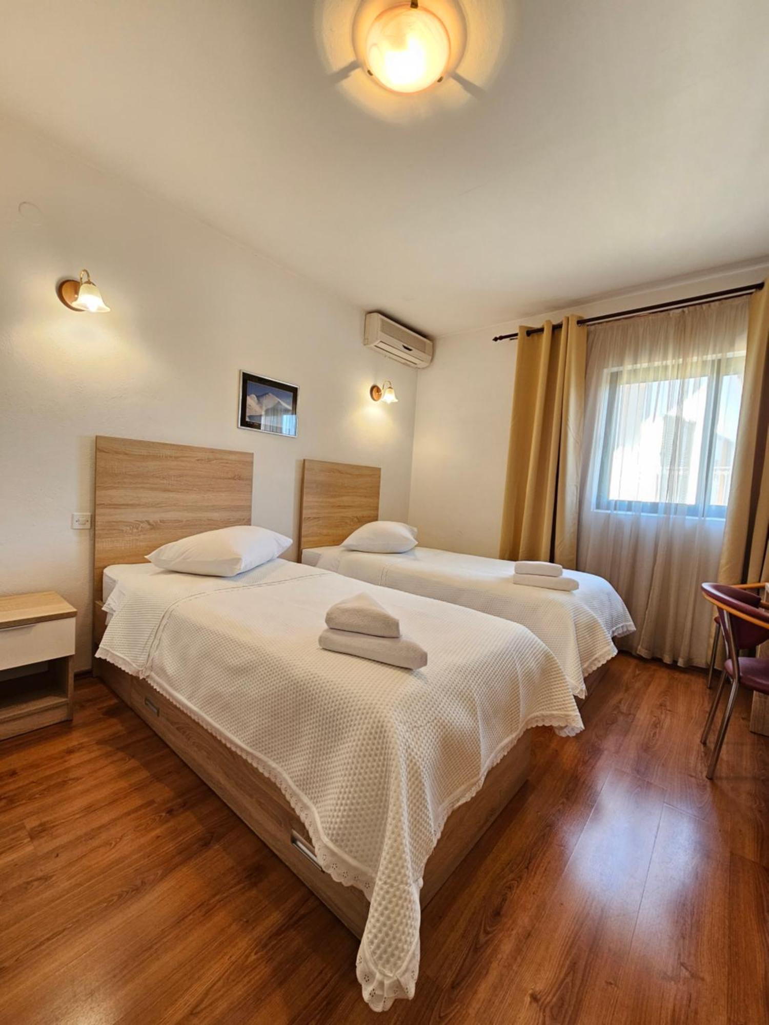 Hotel Prvan Vrgorac Екстер'єр фото