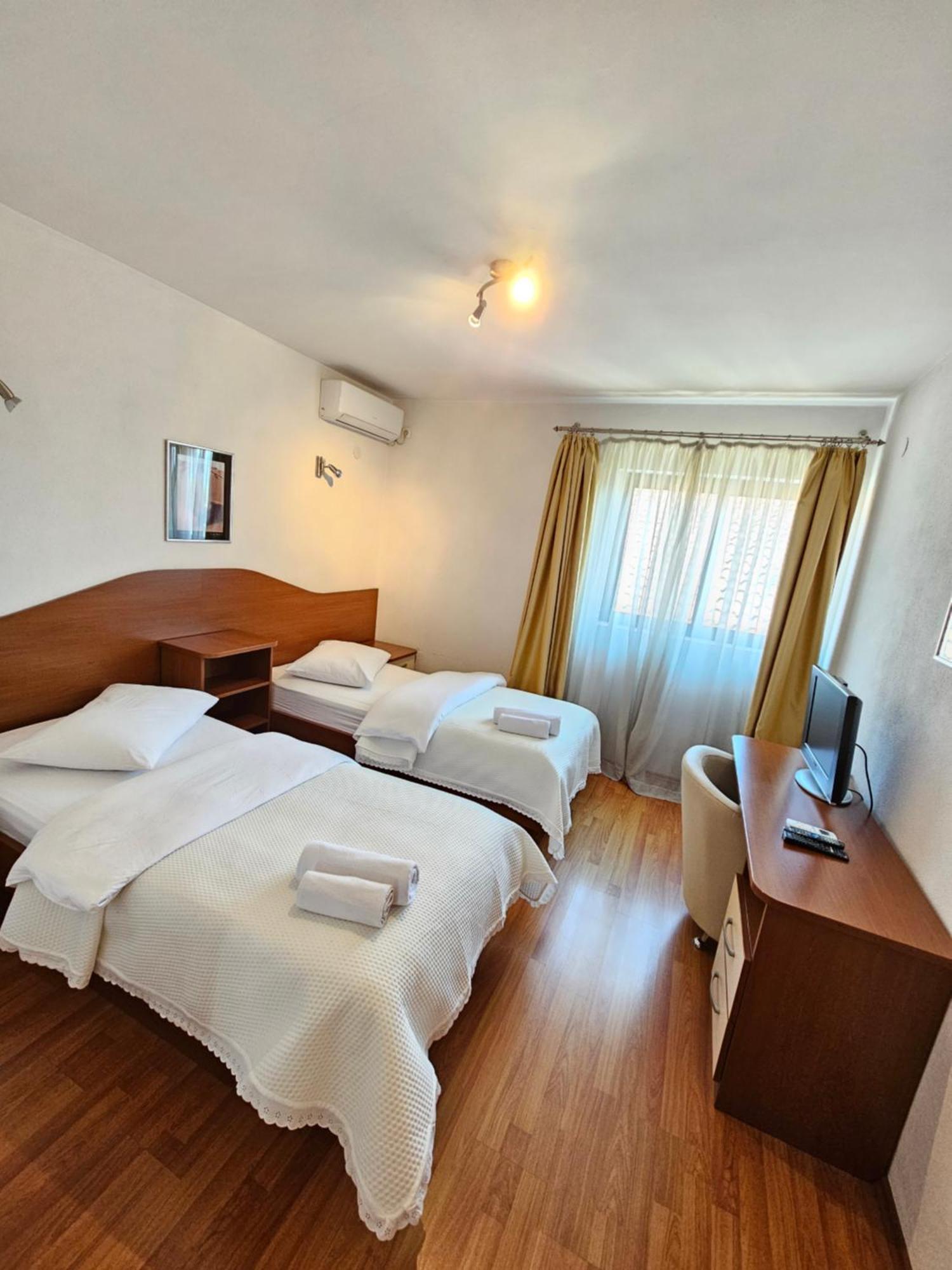 Hotel Prvan Vrgorac Екстер'єр фото