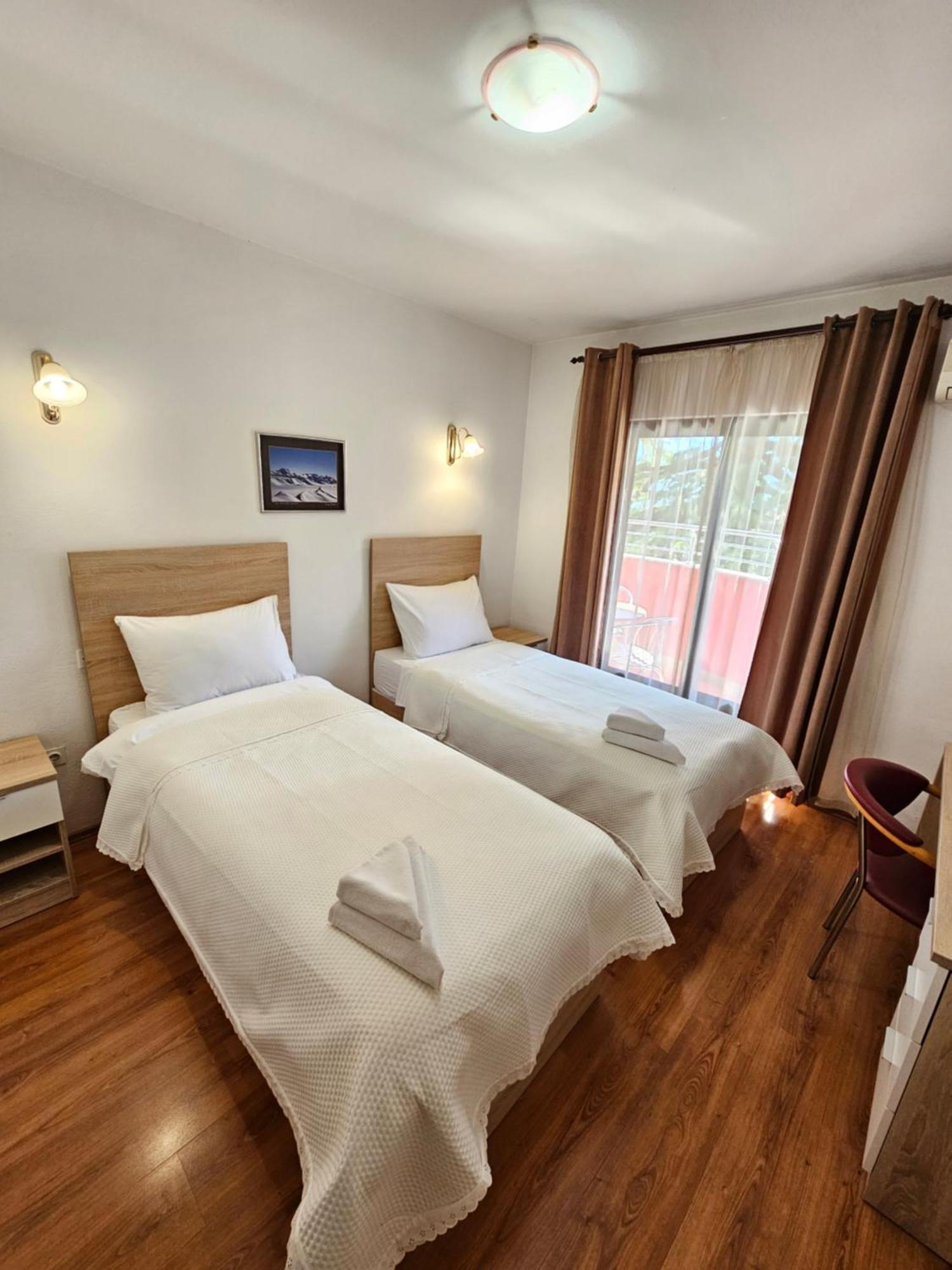 Hotel Prvan Vrgorac Екстер'єр фото
