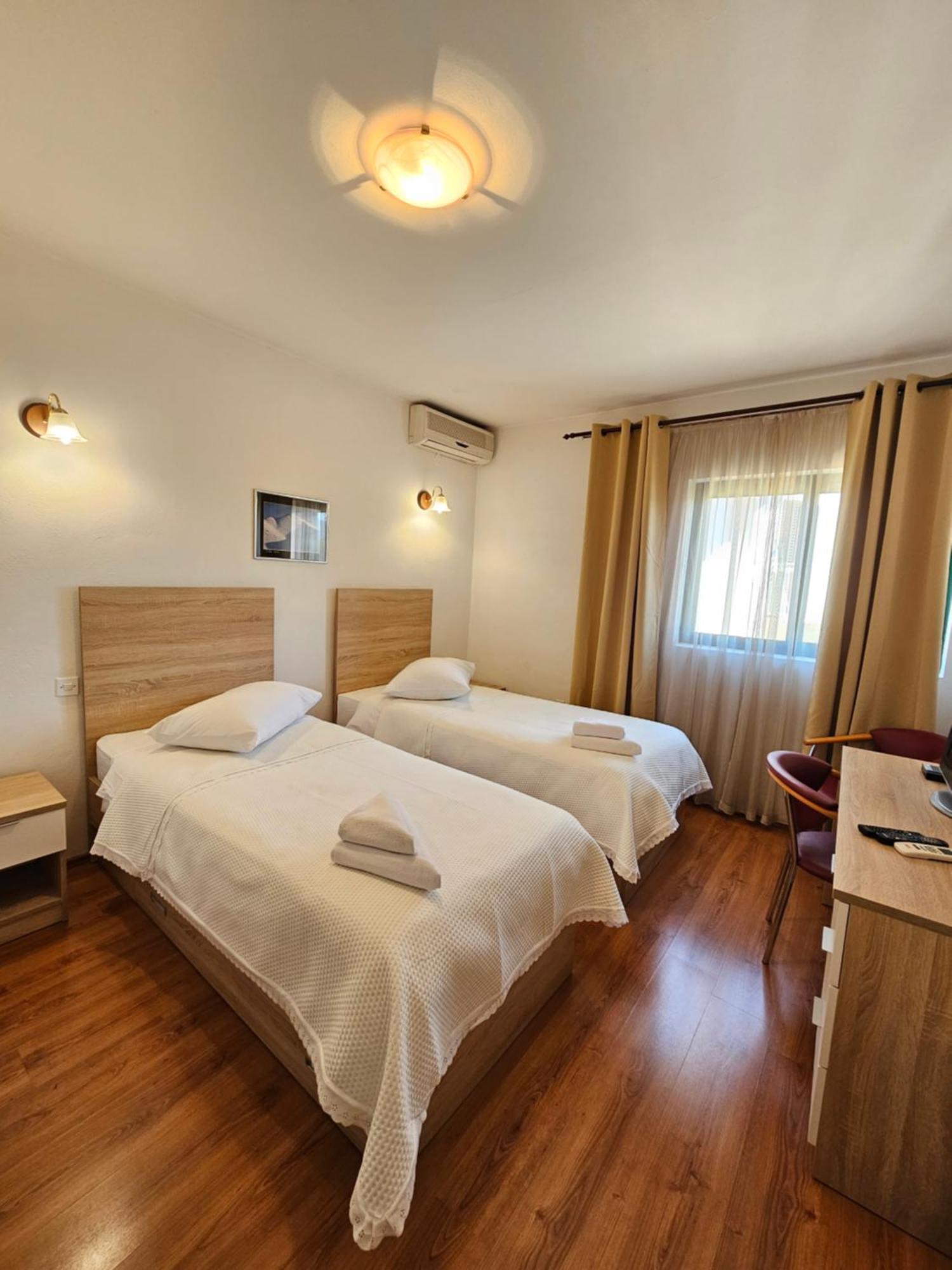 Hotel Prvan Vrgorac Екстер'єр фото