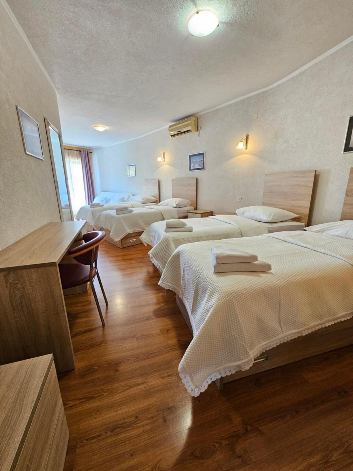 Hotel Prvan Vrgorac Екстер'єр фото
